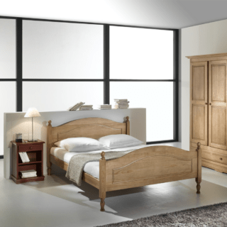 Lit DUCIE en pin massif dans une chambre